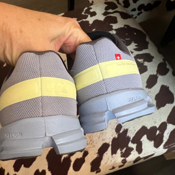 On Cloud running shoes yellow blue ombre 7.5 - Picture 3 of 5